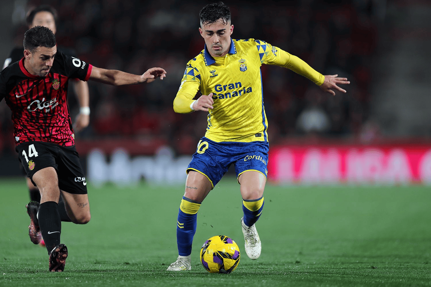 包含西甲冲刺阶段再迎强敌，皇家马德里迎来里程碑，主帅态度：气氛紧张，资深球员宣示担当的词条